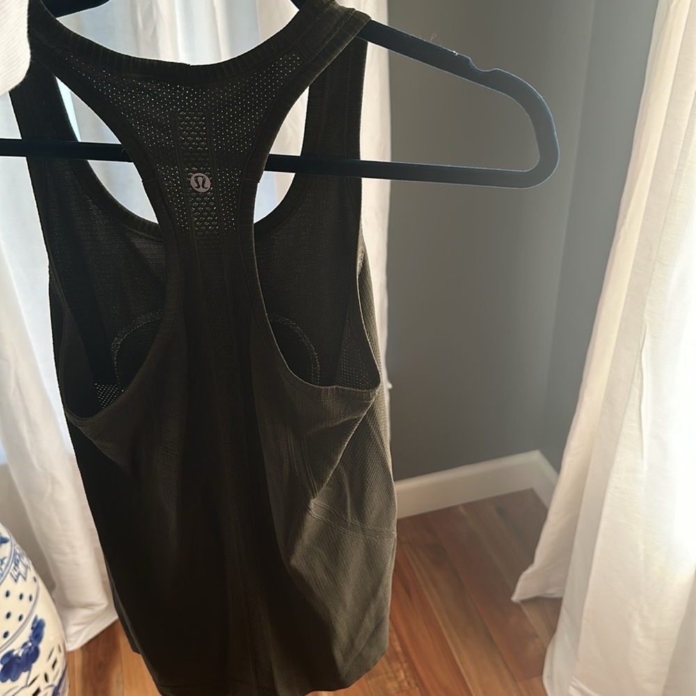 Green lululemon tank - Picture 2 of 2